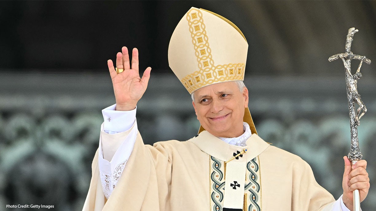 GettyImages-2215124530 Pope Leo XIV greets the crowd.